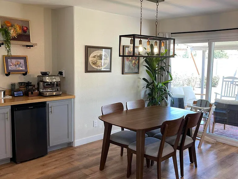 1828 W Lawrence Ln — Photo 4