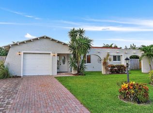 3931 Flag Dr, Palm Beach Gardens, FL 33410