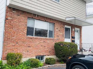 41 Cottonwood Rd APT 1, Pt Washington, NY 11050