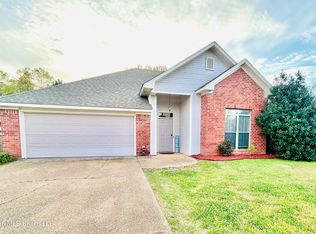 912 Clubhouse Dr, Pearl, MS 39208