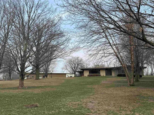 521 Sunset Pl, Charles City, IA 50616
