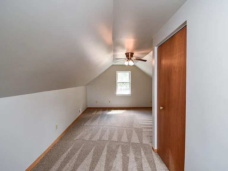 1115 N Duluth Ave — Photo 23