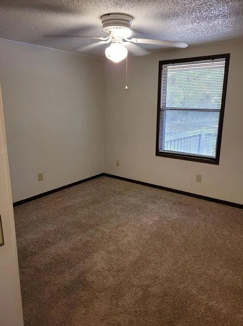 First floor, 1 BR with new appliances! — Photo 4