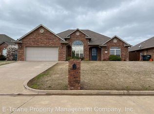 520 Cougar Ln, Enid, OK 73703