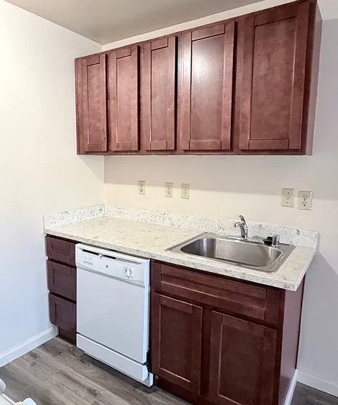 1 bed, 1.0 bath, 550 sqft — Photo 4