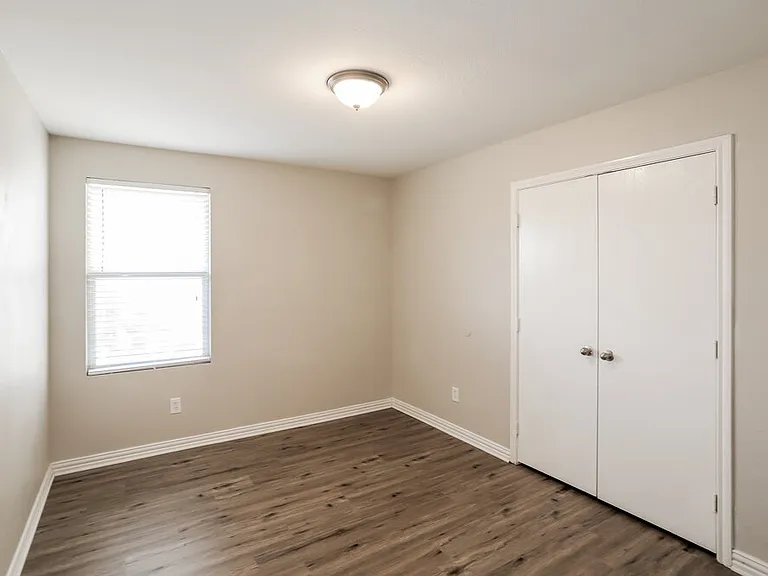 573 Creekbend St — Photo 7