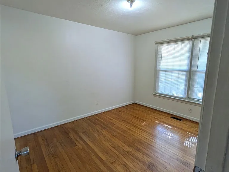 1403 Mack St — Photo 6
