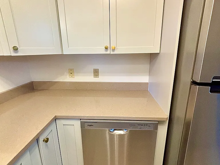 210 Urbandale Pkwy #210 — Photo 21
