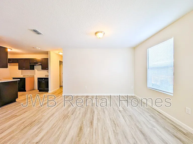 1538 Harrison St — Photo 4