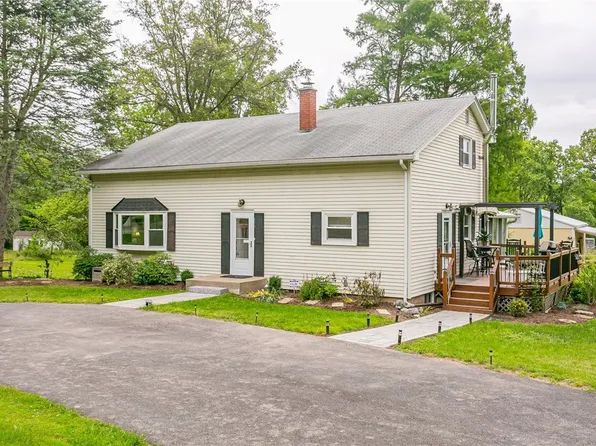 453 Fisher Rd, Pittsford, NY 14534