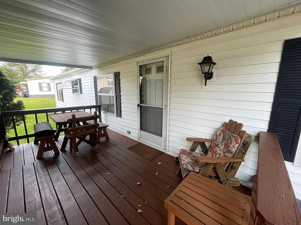 1st image of 106 Longwood Ct E