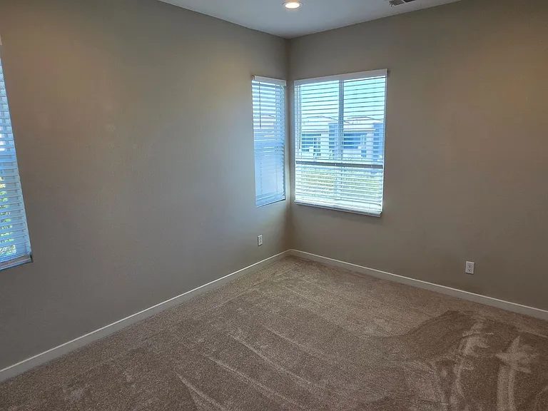 16208 Camden Cir — Photo 45