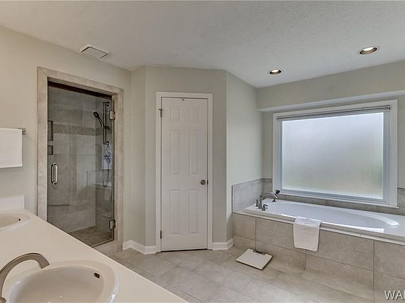 3rd image of 5928 Bradford Ln