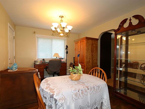 5th image of 205 Lakeview Dr