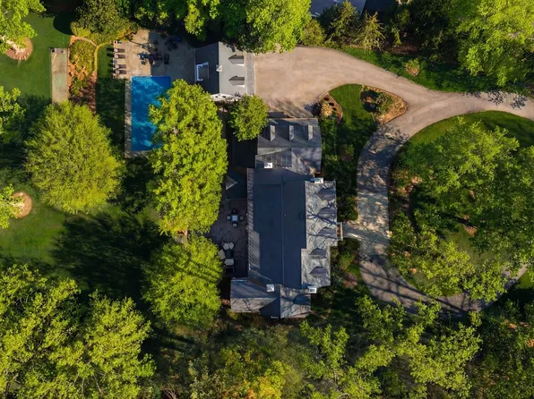 8509 Country Club Dr, Bethesda, MD 20817