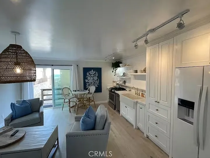 2 bed, 1100 sqft, $6,000 — Photo 4