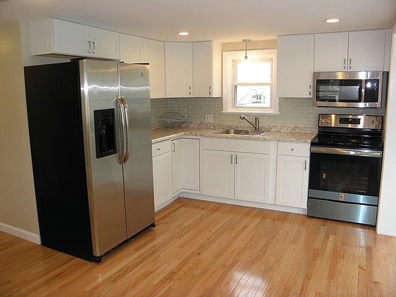 3rd image of 6 Lincoln Ave