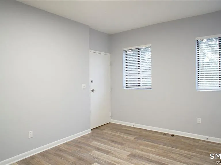 31 Isaacs St #1A — Photo 4