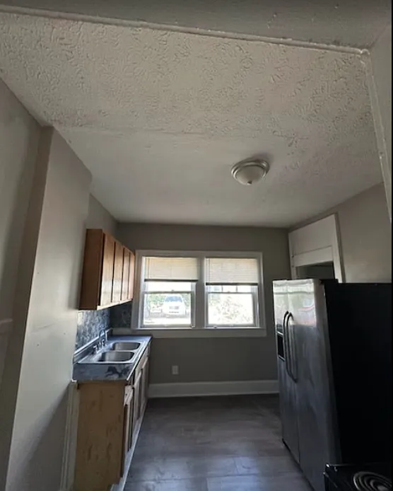 3 bed, 1200 sqft, $1,100 — Photo 3