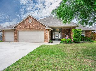 2017 Oak Dr, Moore, OK 73170