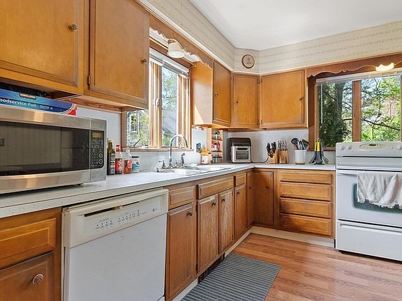 4th image of 48 Pearl St