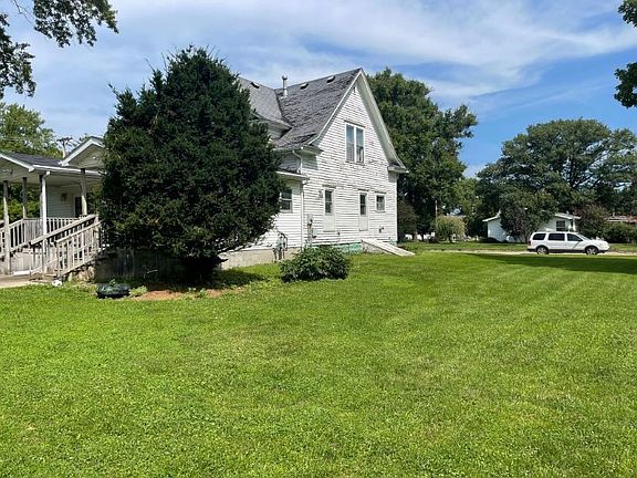 4th image of 110 Brooks St