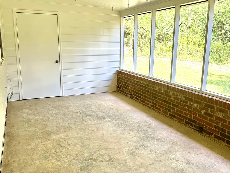 2373 Diehl Dr — Photo 17