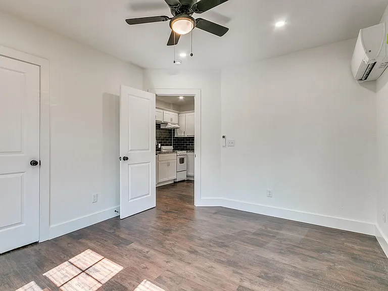 2409 N Robinson Ave #B — Photo 20