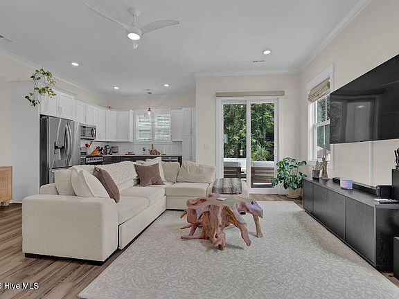 5th image of 1042 Tidal Lane