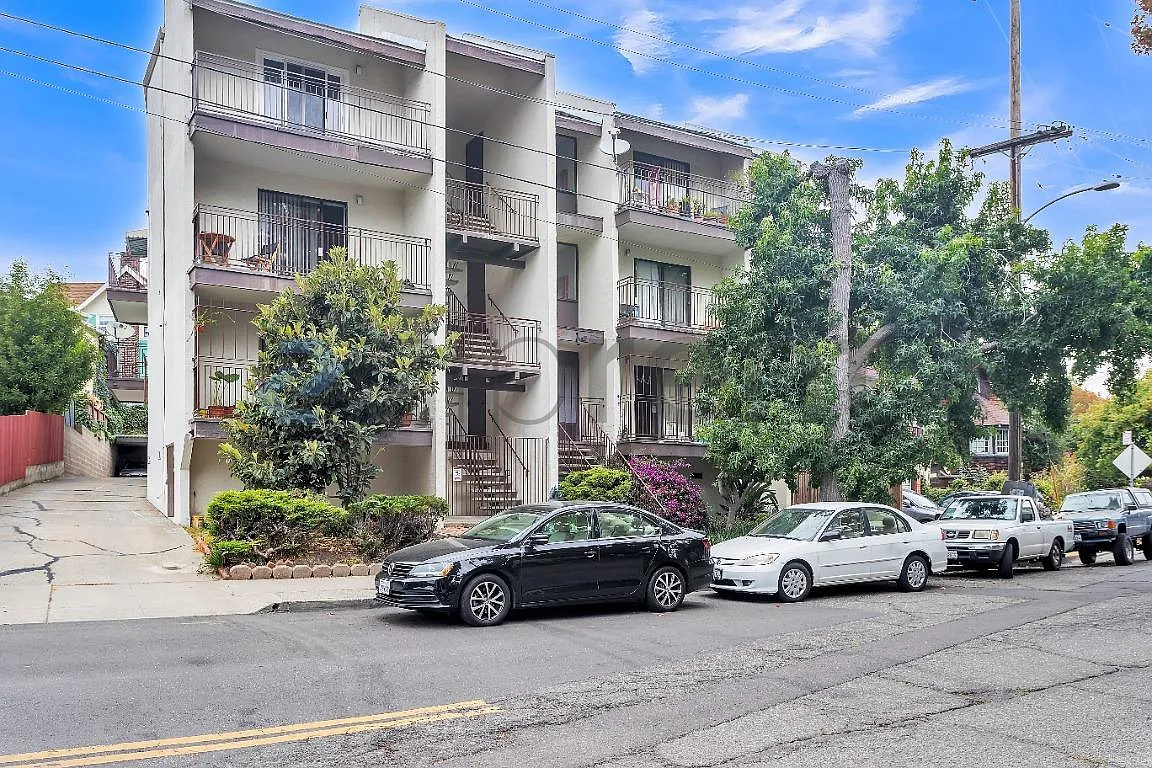 1 bed, 650 sqft, $1,980 — Photo 2