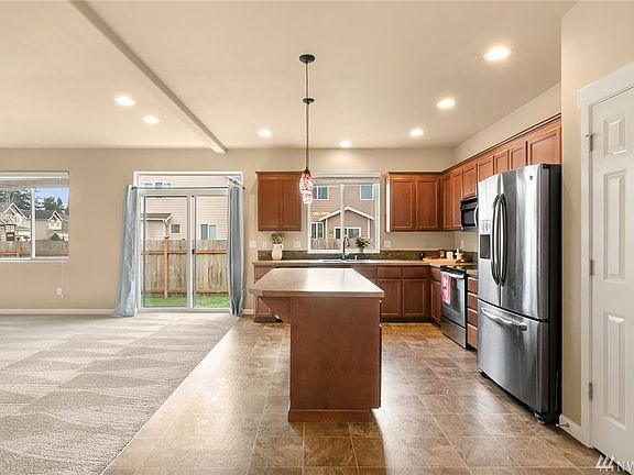 4th image of 2556 164th St E