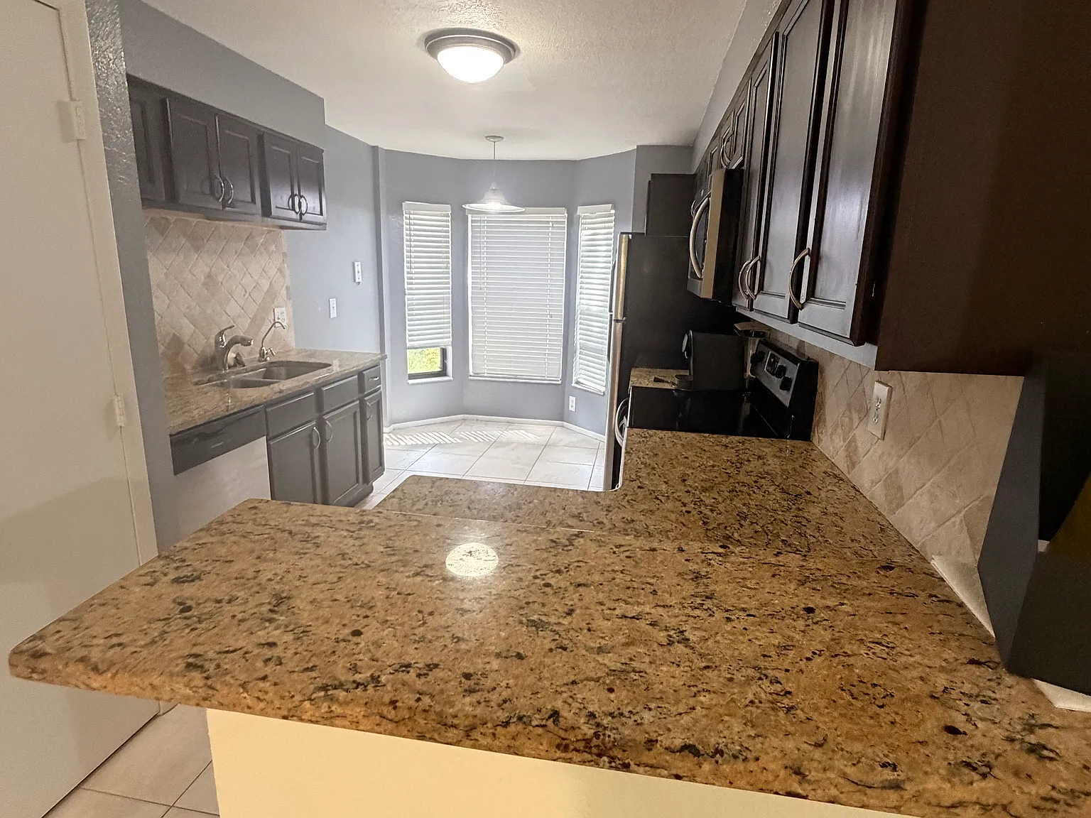 3 bed, 1212 sqft, $2,200 — Photo 1