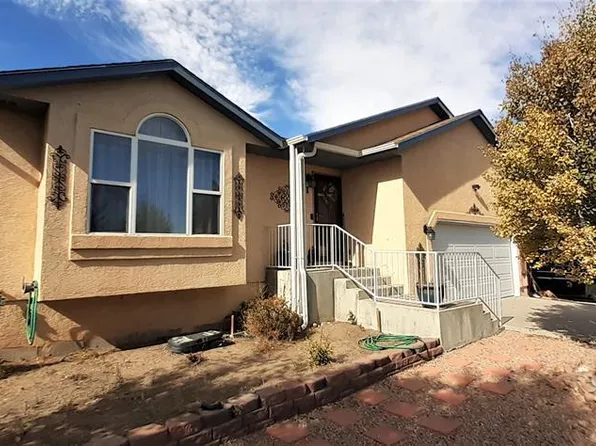 411 S Oak Creek Dr, Pueblo West, CO 81007