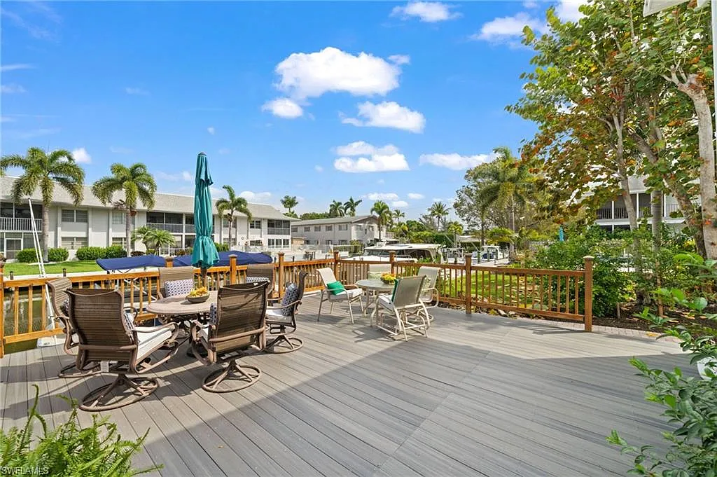 2 bed, 1.0 bath, 850 sqft, $2,300 — Photo 2