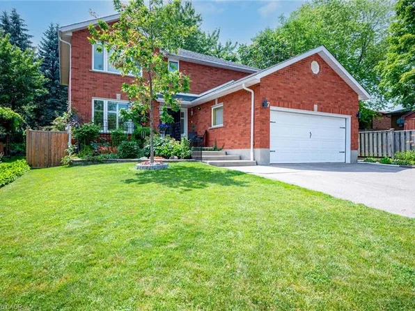 7 Chandos Dr, Kitchener, ON N2A 3C2