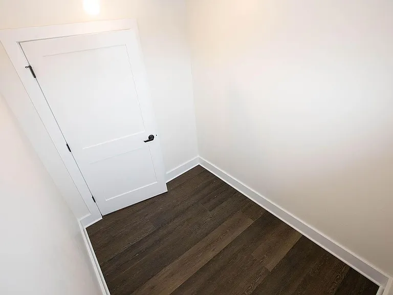 411 W Portage Ave #7 — Photo 5