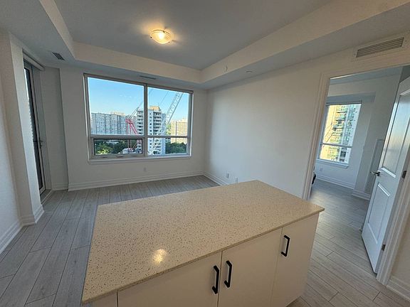 4th image of 30 Elm Dr W #1204
