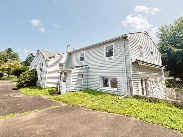 32 Westfield Rd, Trevose, PA 19053