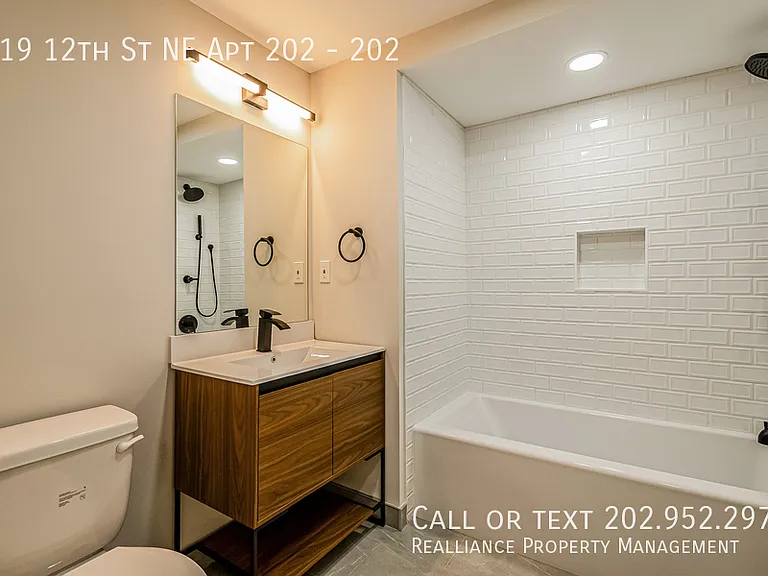 919 12th St NE #202 — Photo 8