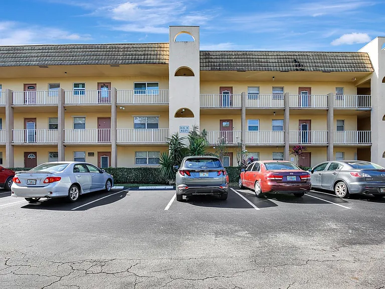 8225 Sunrise Lakes Dr N #303 — Photo 7