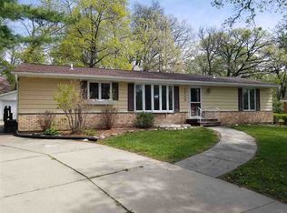 2710 Rainbow Dr, Cedar Falls, IA 50613