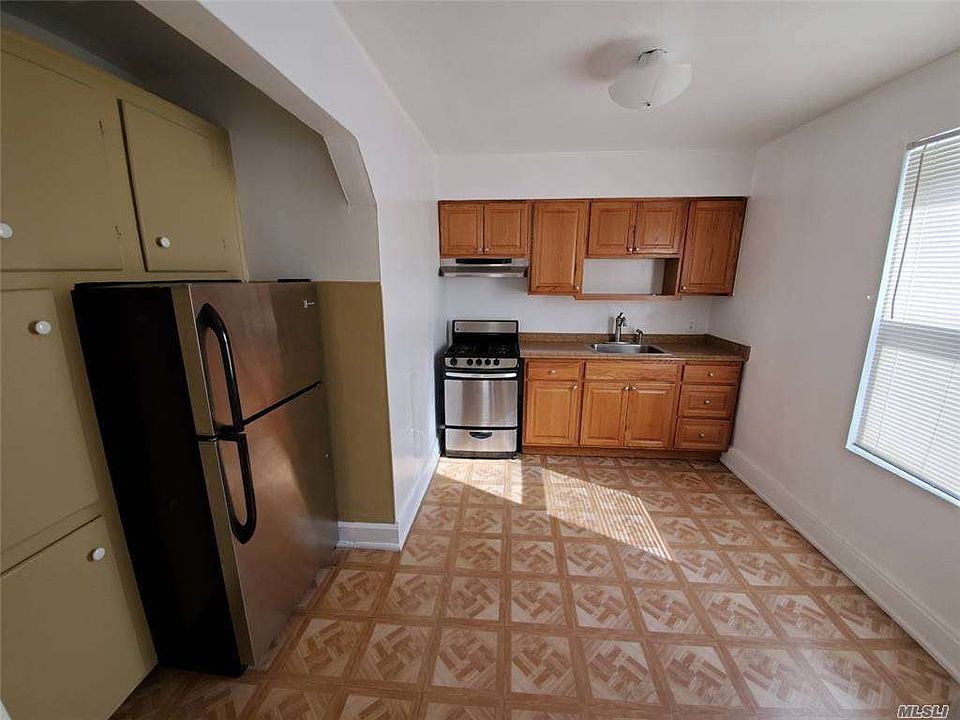1st image of 246 Mineola Blvd APT 2