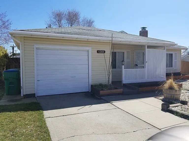 1360 Princess Ave — Photo 6