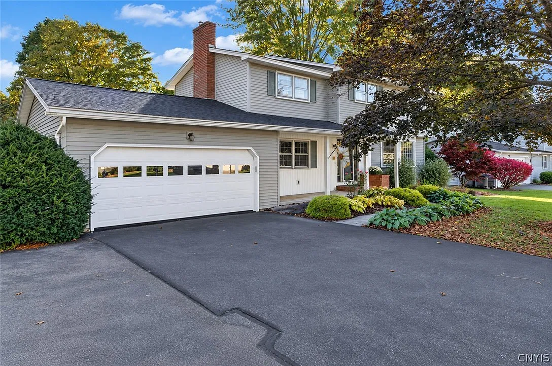 5 bed, 3.0 bath, 3424 sqft, $3,950 — Photo 3