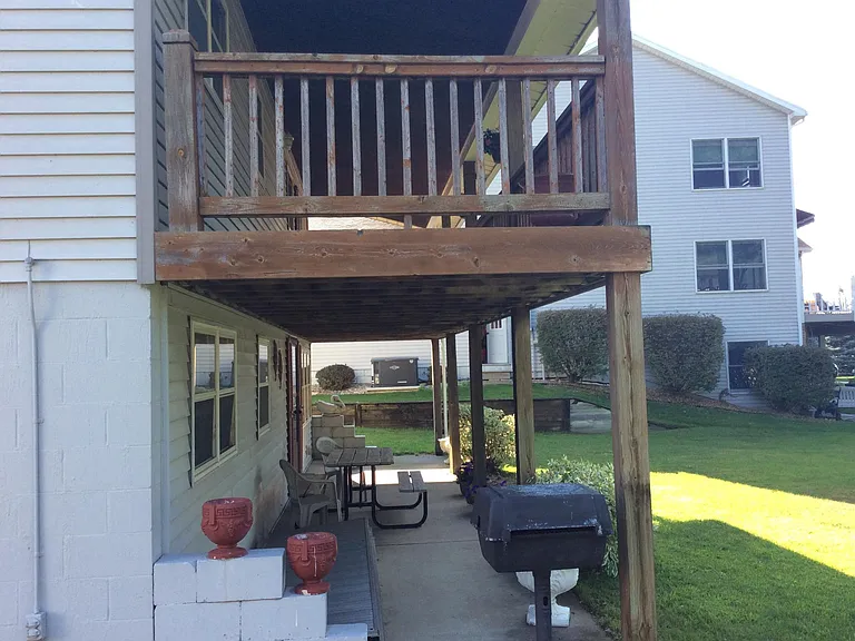 Claremont Cir — Photo 9