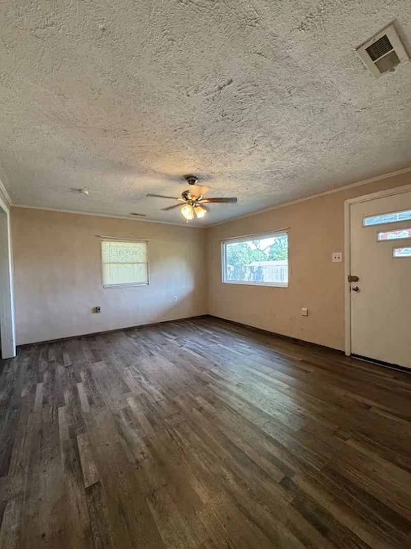 115 Nancy Drive — Photo 2