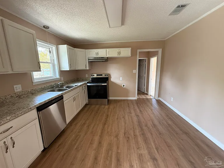 7845 Le Jeune Dr — Photo 15