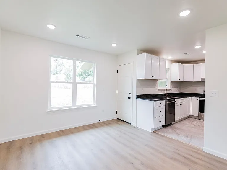 1802 S 14th Pl — Photo 9