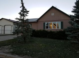 205 E St S, Glen Ullin, ND 58631