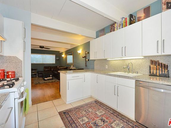 4th image of 4040 Grand View Blvd Unit 13